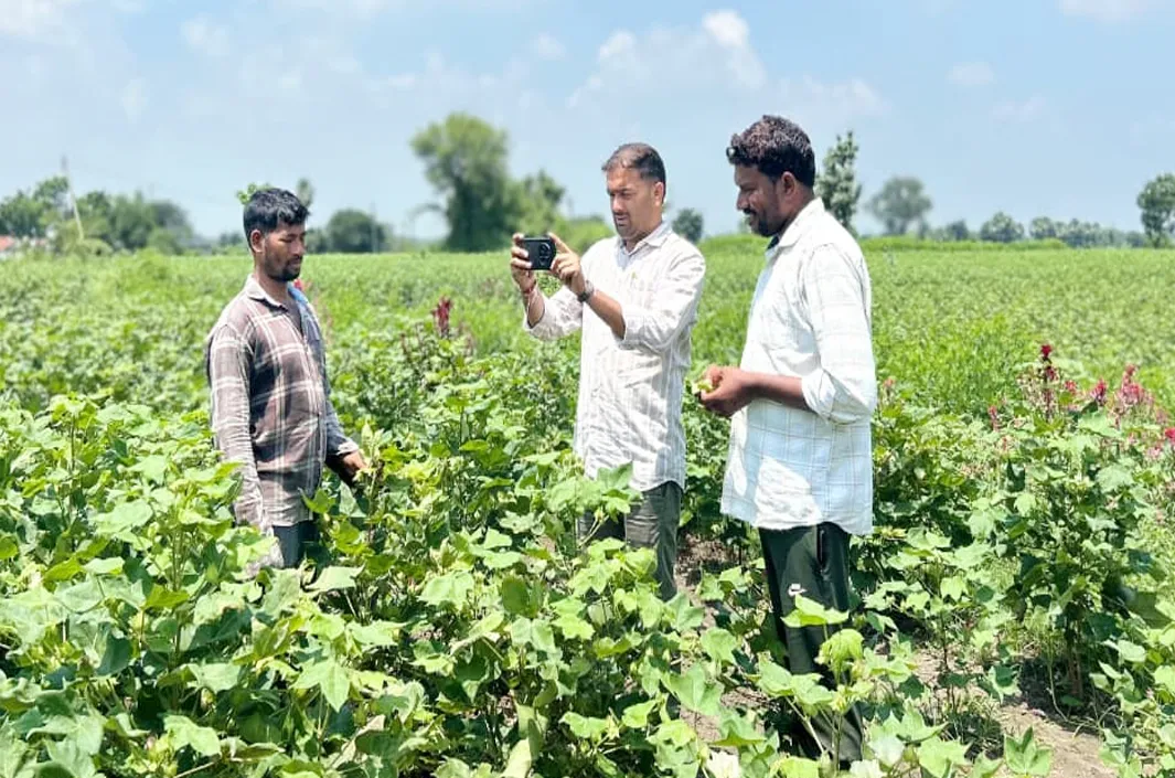 మియాపూర్‌లో డిజిటల్ పంటల సర్వే పరిశీలన