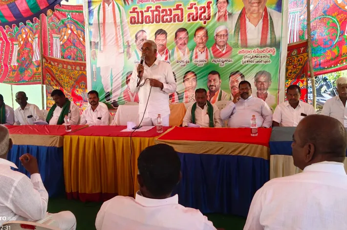 ఆలేరు సహకార సంఘం ఆధ్వర్యంలో రైతులకు విస్తృత సేవలు...