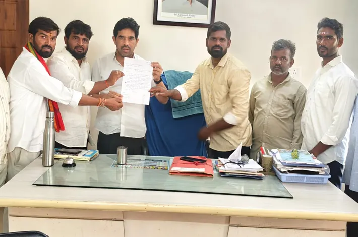 రాళ్లకత్వలో చెత్త, తాగునీటి కష్టాలు