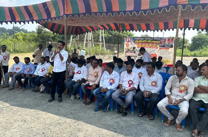 జర్నలిస్టుల ఇండ్ల స్థలాల హామీ ఎప్పుడు నెరవేరుస్తారు...