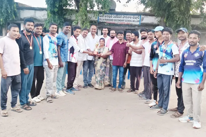 ముగిసిన బెజ్జూర్ ప్రీమియర్ లీగ్ సీజన్-1 టోర్నీ.. 
