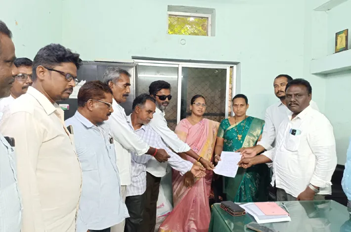 ఇందిరా డైరీ గేదెల సెలక్షన్లో పారదర్శకత పాటించాలి
