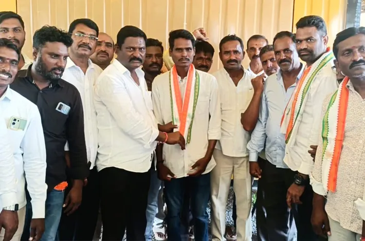 గ్రామ శాఖ అధ్యక్షునిగా అనవేని కుమార్, ఉపాధ్యక్షునిగా తాట్లెంక కొమురయ్య
