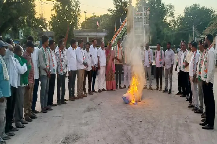 తాతా మధు దిష్టిబొమ్మ దహనం