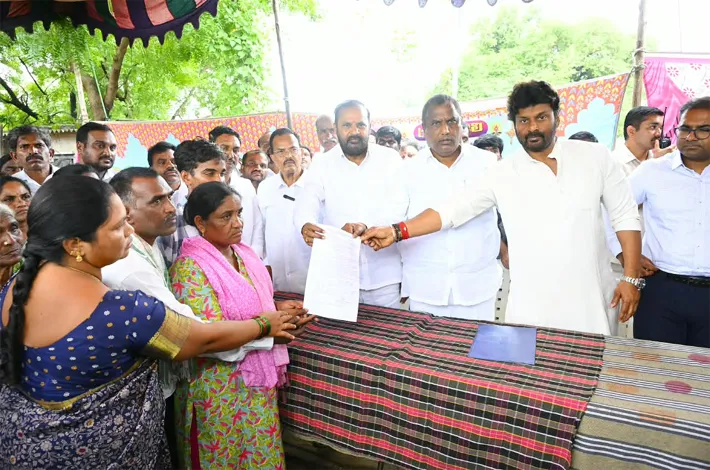 బాధిత కుటుంబానికి అండగా నిలుస్తాం