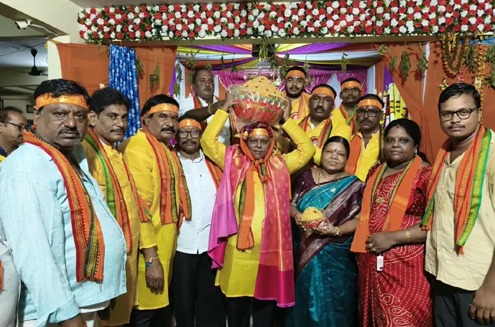 ఎస్ ఆర్ కె రెసిడెన్సీలో గణపతి నవరాత్రి ఉత్సవాల సందర్భంగా వేలం పాట