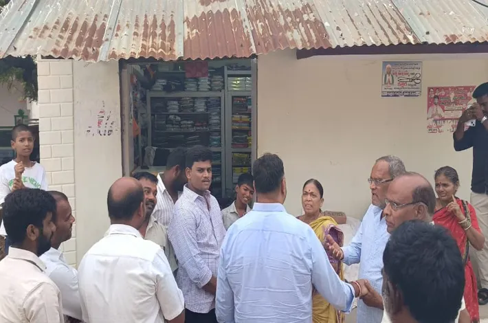 ఆలయ అభివృద్ధికి సహాయం అందిస్తా