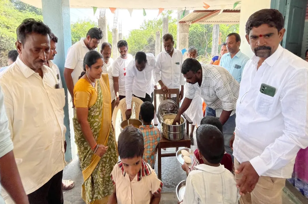 శ్రద్ధగా చదువుకొని ఉన్నత శిఖరాలకు చేరుకోవాలి