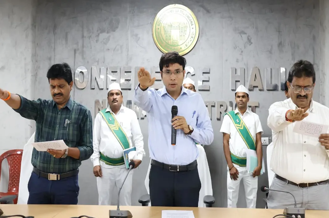 కలెక్టర్ కార్యాలయంలో ఐక్యత ప్రతిజ్ఞ 
