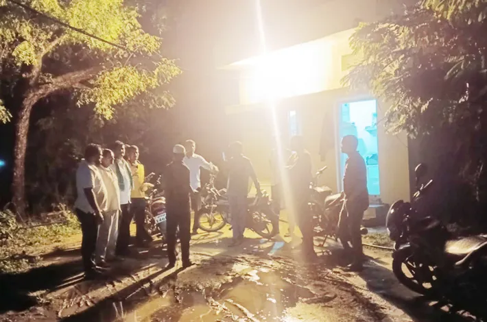 కరెంట్ సమస్య పట్టొంచుకునే నాథుడే లేడు 