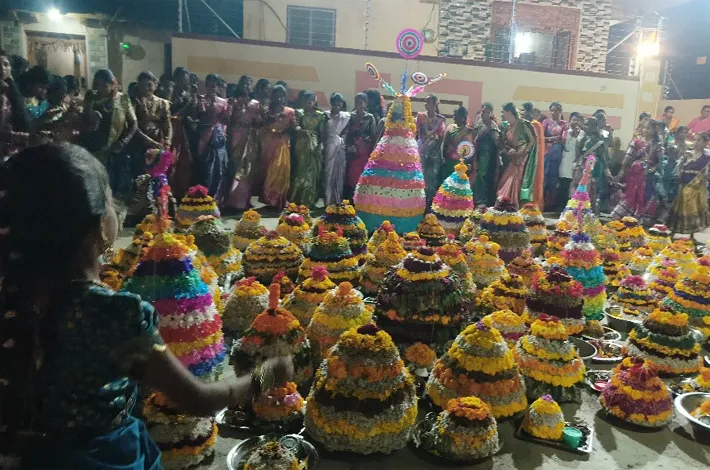 సంబరంగా సద్దుల బతుకమ్మ సంబరాలు