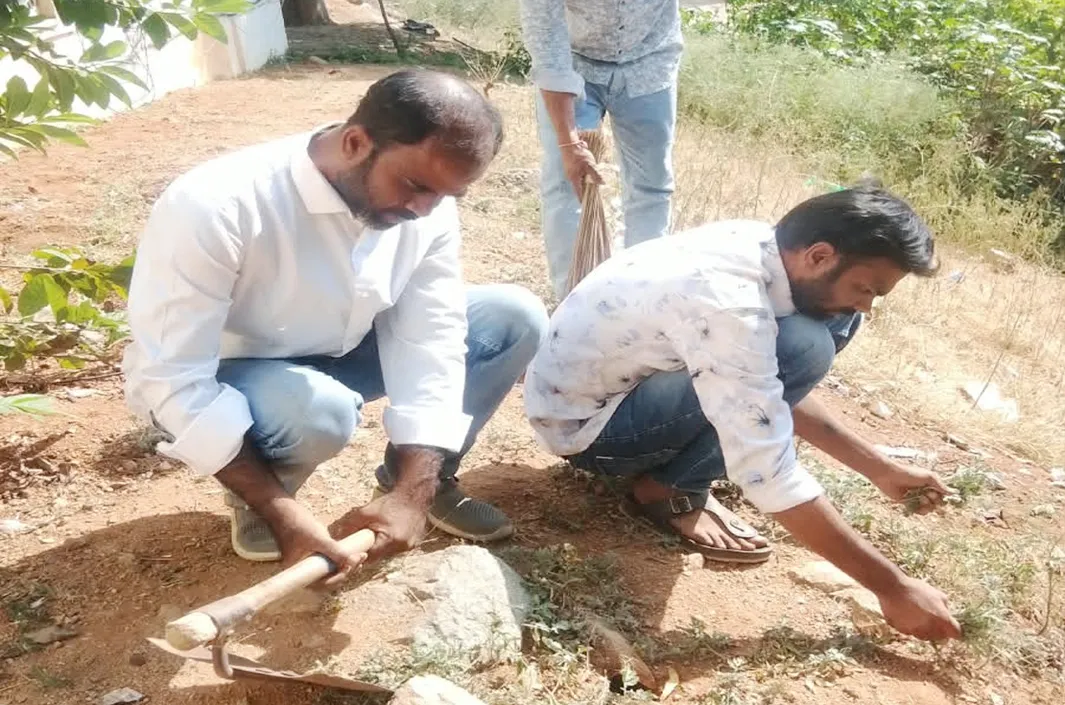 న్యూసెన్స్‌కు పాల్పడిన వ్యక్తులకు స్వచ్ఛభారత్ పనిష్మెంట్