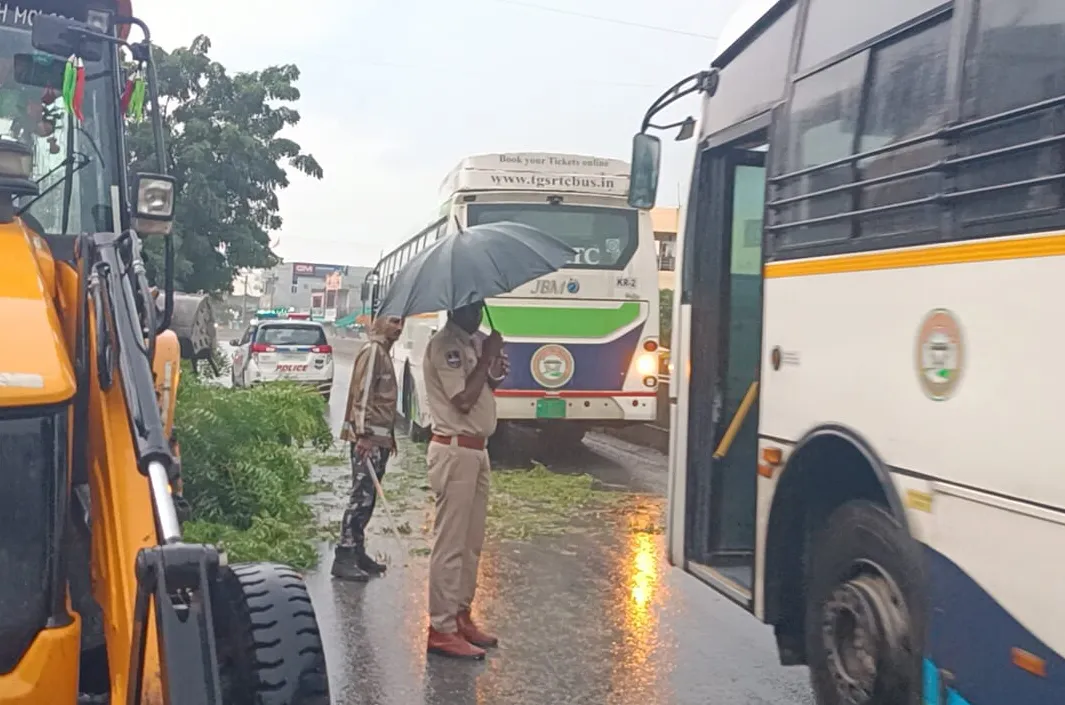 తప్పిన ట్రాఫిక్ తిప్పలు