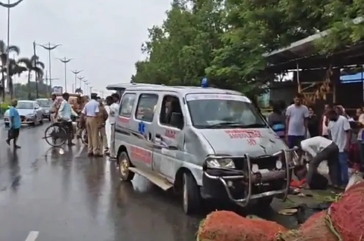 శంషాబాద్‌లో ఘోర రోడ్డు ప్రమాదం