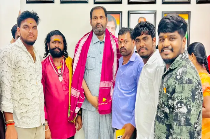 ఒగ్గు కళాకారుల సమస్యలు పరిష్కరించాలి
