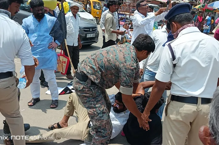 జనగామలో ఉద్రిక్తత - కార్యకర్తల అరెస్ట్