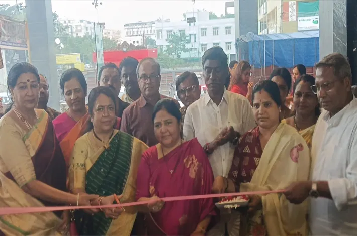 14 రాష్ట్రాల చేనేత కళా వైభవం ఒకే వేదిక‌పై