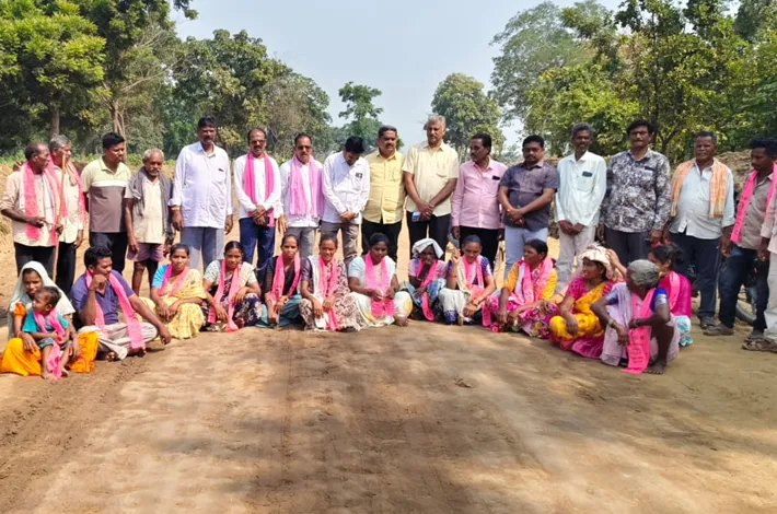 లారీల దుమ్ముకు రోడ్డెక్కిన బీఆర్ఎస్‌! 