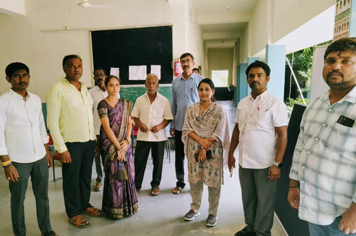 ప్రభుత్వ పాఠశాలలను కాపాడుకోవాలి 