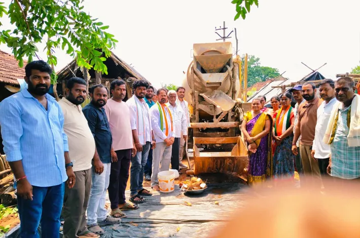 కనుకునూరులో సీసీ రోడ్డు ప్రారంభం