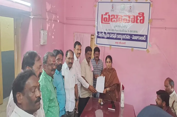 రైతులకు కరెంటు, సాగునీరు వెంటనే అందించాలి