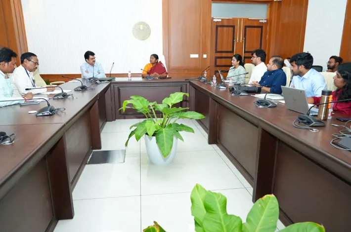 మల్లూరు లక్ష్మీనరసింహస్వామి దేవాలయ అభివృద్ధి పనులపై మంత్రి సీతక్క సమీక్ష...