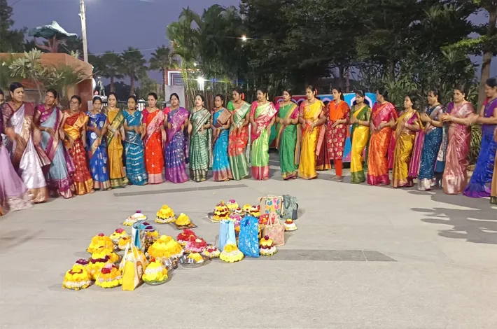 గజ్వేల్ లో ఘనంగా పితృ అమావాస్య, బతుకమ్మ పండుగ