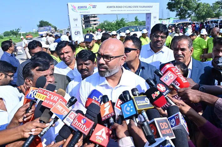 ఓట్ చోరీ కా నహీ.. రాహుల్ కీ అకల్ చోరీ కా!