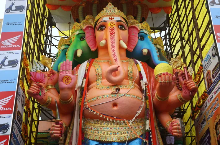ఖైరతాబాద్‌ మహాగణపతి దర్శనానికి భక్తుల తాకిడి