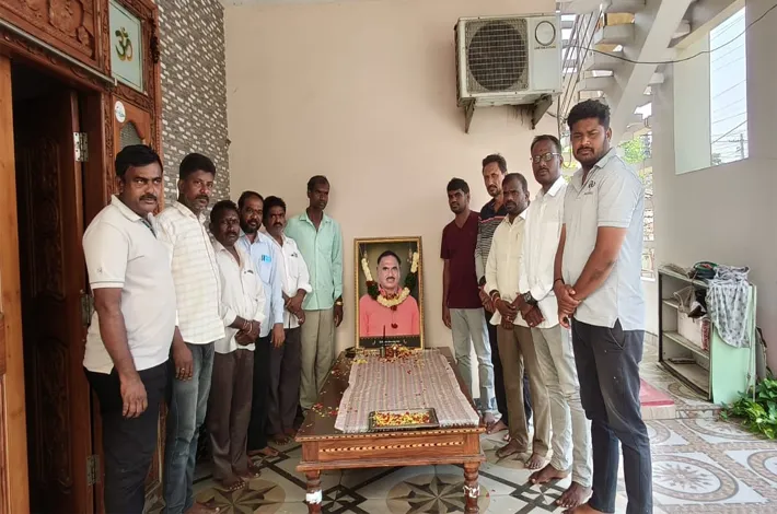 తెలంగాణ రాబిన్‌హుడ్ పండుగ సాయన్నకు ఘన నివాళి