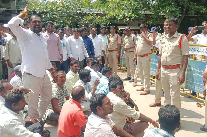 జూరాల ప్రాజెక్టు వద్ద ఉద్రిక్తత