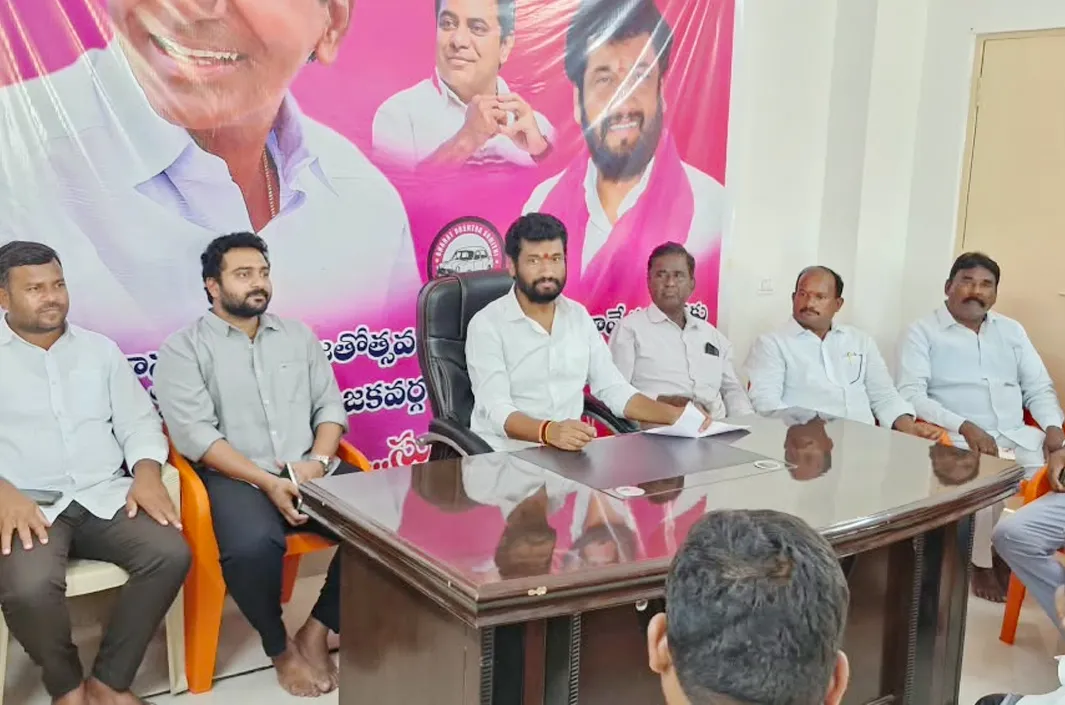 ఈనెల 17న కెసిఆర్ చిత్రపటానికి పాలాభిషేకం