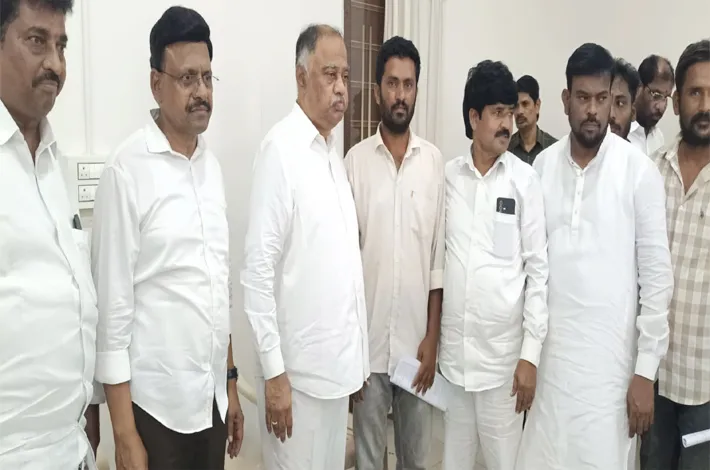 బిఆర్ఎస్ పార్టీలో చేరిన కాంగ్రెస్ యువజన నాయకుడు