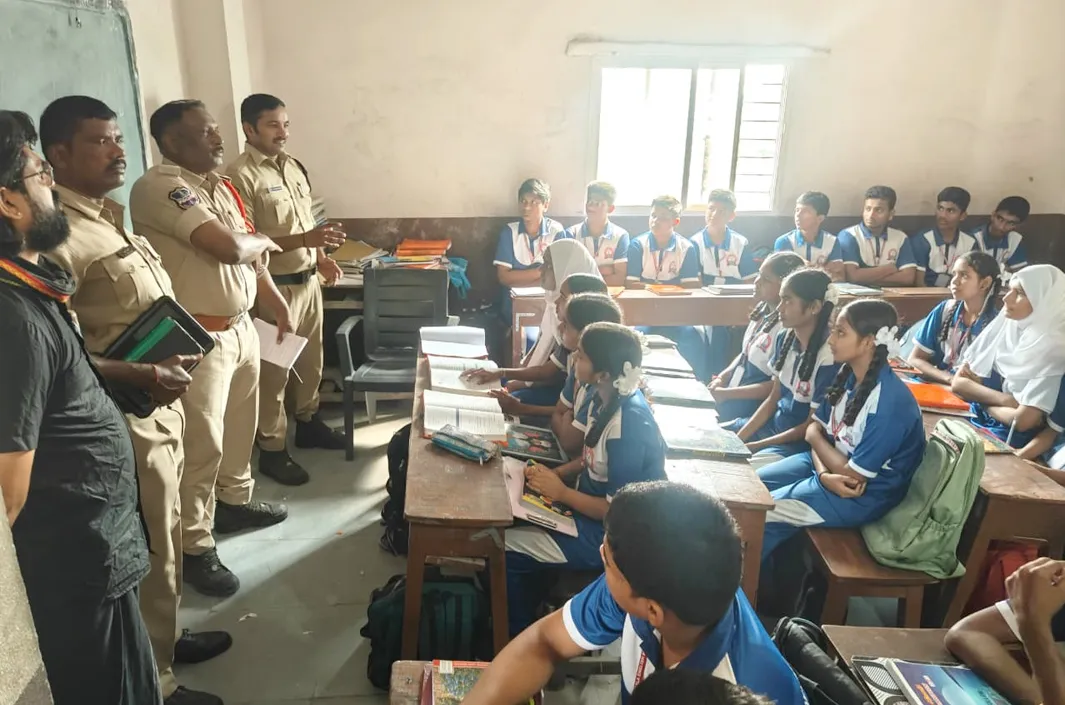 సైబర్ మోసాలపై విద్యార్థులకు అవగాహన