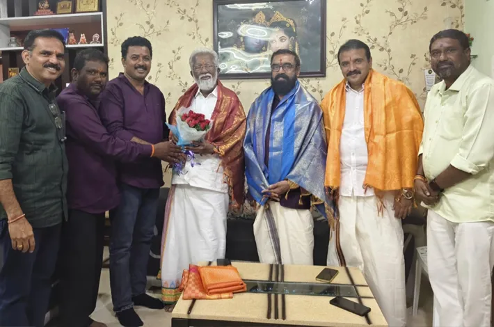 మాజీ గవర్నర్ ను కలిసిన ట్రస్ట్ సభ్యులు 
