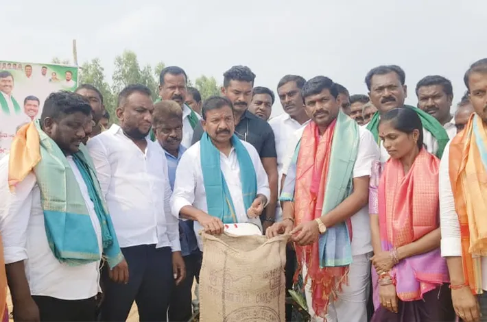 దళారులను నమ్మి మోసపోవద్దు
