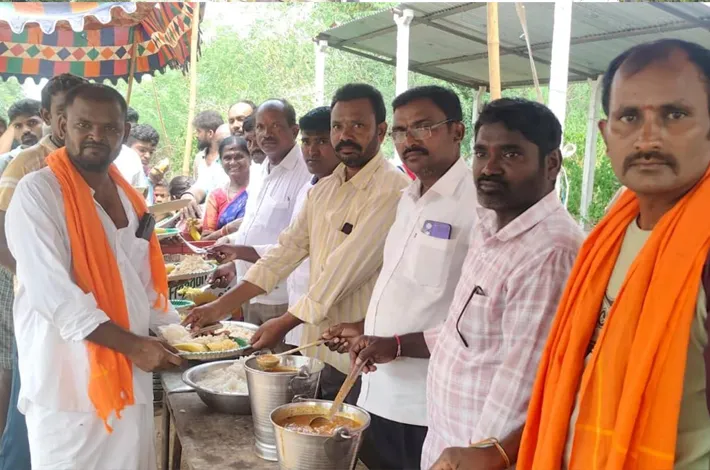 దిర్శించర్లలో శివ గణేష్ యూత్ ఆధ్వర్యంలో మహా అన్నదానం