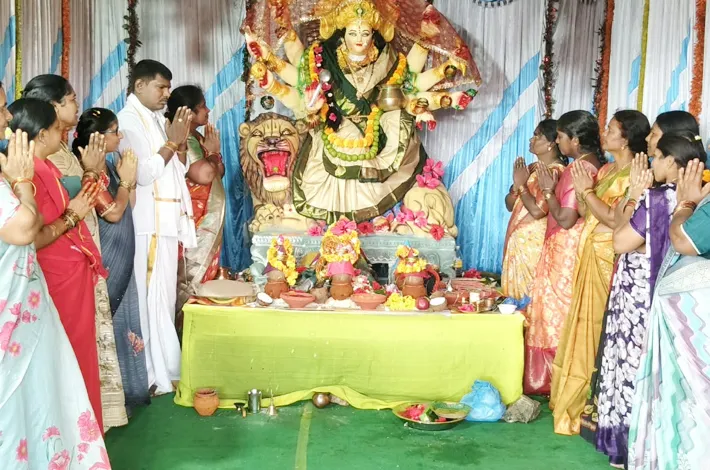 అన్నపూర్ణాదేవి అలంకారంలో దుర్గామాత..