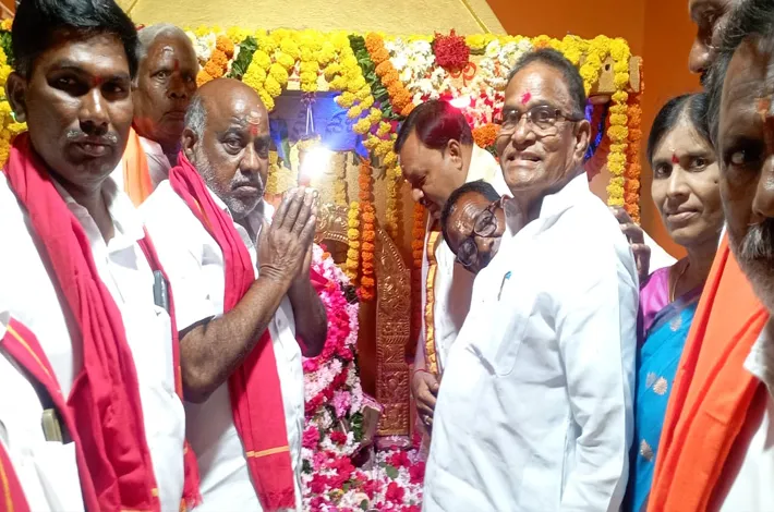 శబరిమాత చూపిన మార్గంలో పయనిస్తే జన్మ ధన్యం: జోగు రామన్న