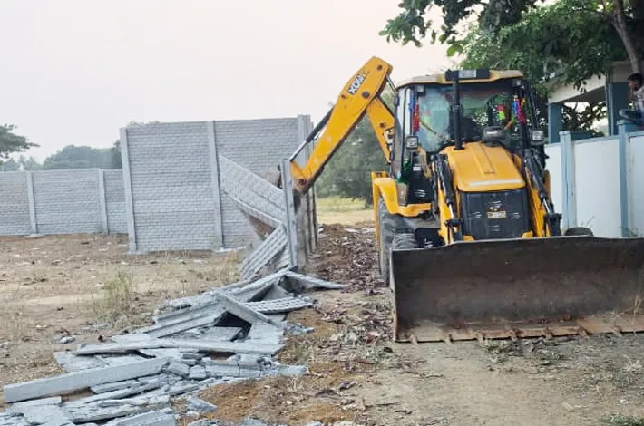 ప్రభుత్వ భూముల్లో అక్రమ నిర్మాణాలను సహించేది లేదు