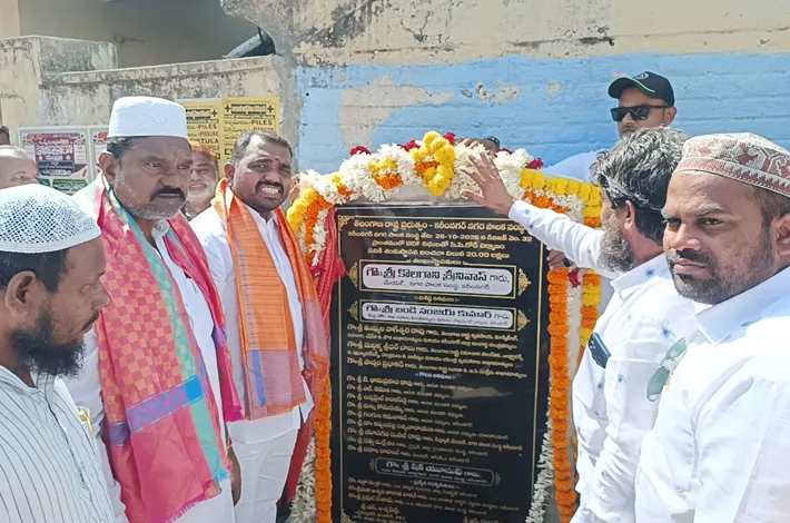 అభివృద్ధి పనులకు శంకుస్థాపన చేసిన మేయర్