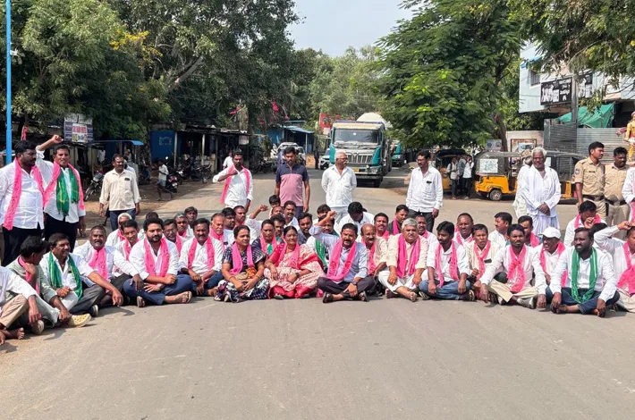 బిఆర్ఎస్ పార్టీ నాయకుల రాస్తారోకో