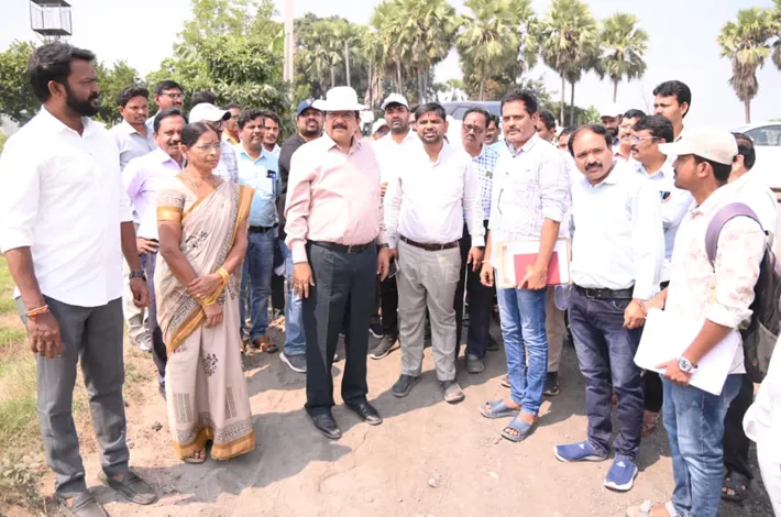 భక్తులకు మెరుగైన సౌకర్యాలు కల్పించాలి
