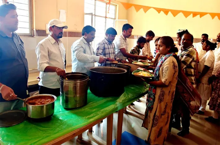 జిల్లా ప్రధాన ఆసుపత్రిలో ఘనంగా మహా అన్న ప్రసాద వితరణ