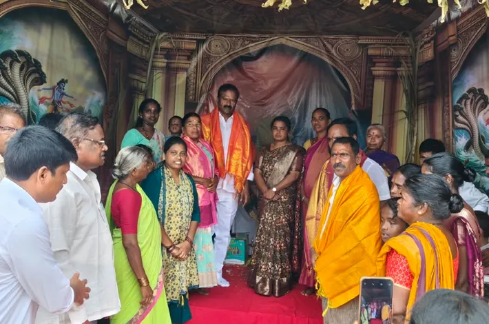 గణపతి మండపాలను సందర్శించిన మాజీ ఎమ్మెల్యే ఆల వెంకటేశ్వర్ రెడ్డి