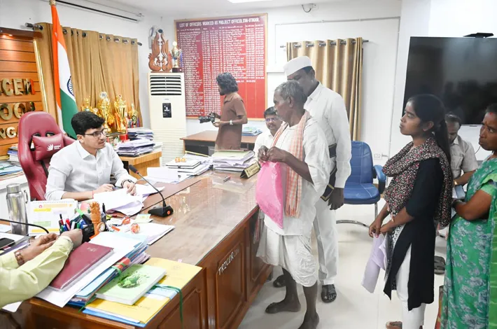 ప్రజావాణి దరఖాస్తులు త్వరితగతిన పరిష్కరించాలి...