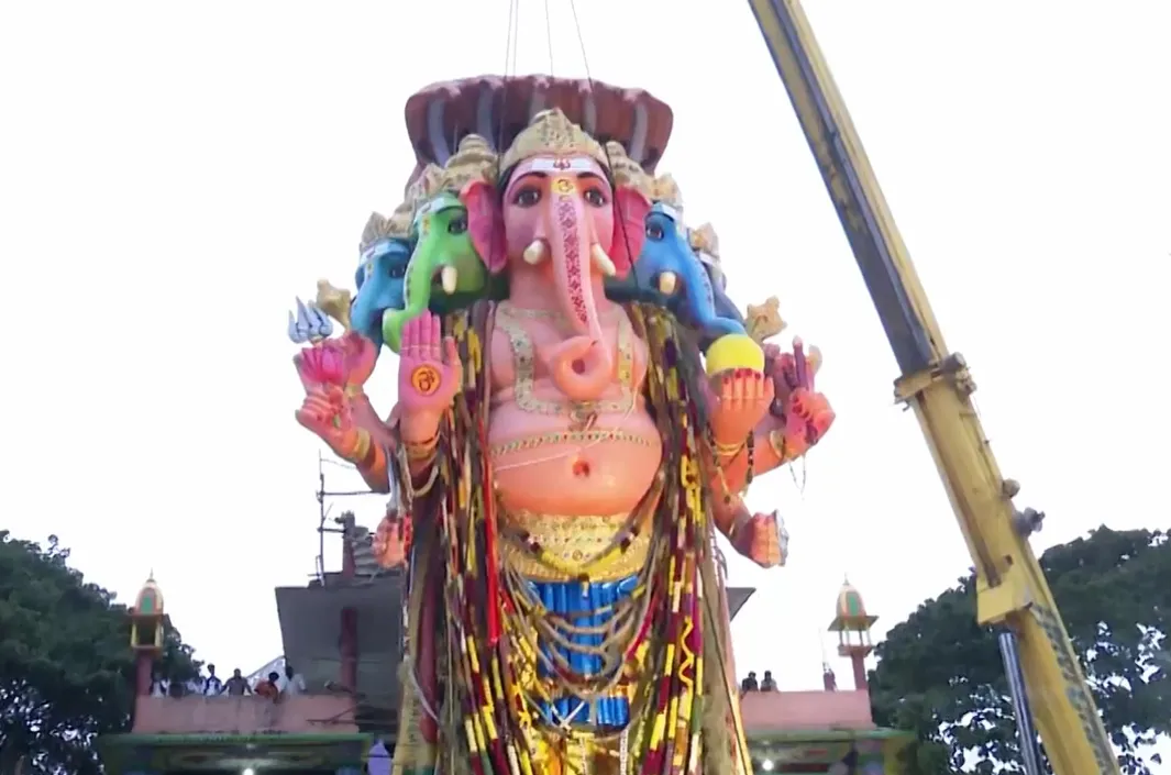 బడా గణేశుడికి అడ్డంకి!