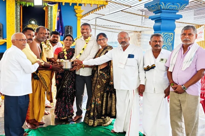 అయ్యప్ప నిత్యన్నదాన శిబిరానికి స్టీల్ ప్లేట్ల అందజేత