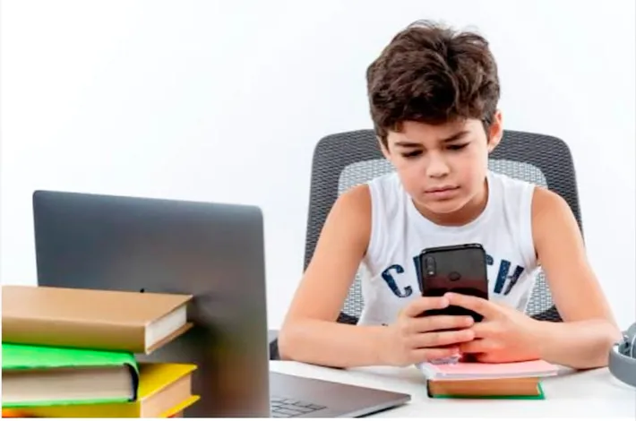 మొబైల్‌తో ముప్పు.. కలగాలి కనువిప్పు