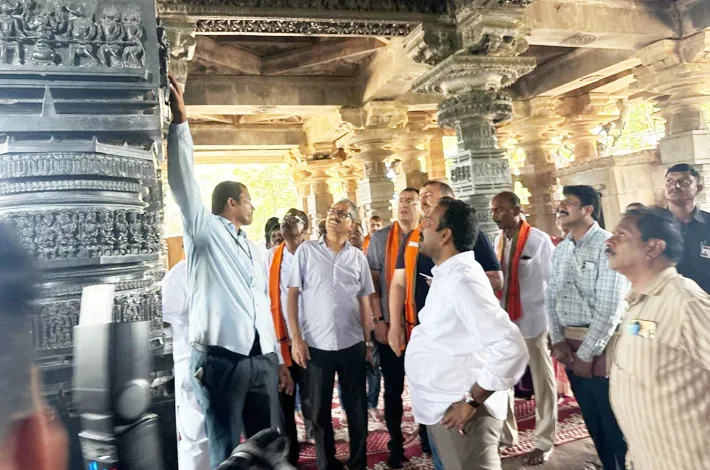 రామప్ప శిల్పకళకు విదేశీ ప్రతినిధుల ప్రశంసలు